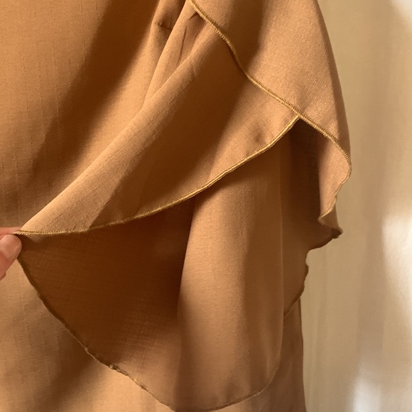 Women’s tulip sleeve blouse - Picture 2 of 4